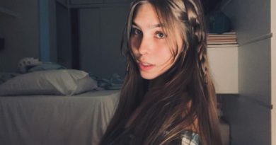 Gabriela Medeiros, a Buba de Renascer, em selfie - Metrópoles